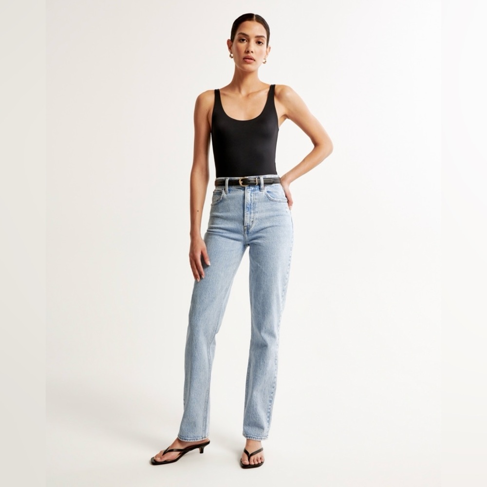 NWT Abercrombie Ultra High Rise 90's Straight Jeans